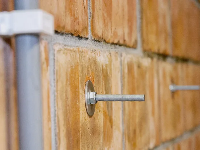  anchoring in hollow bricks